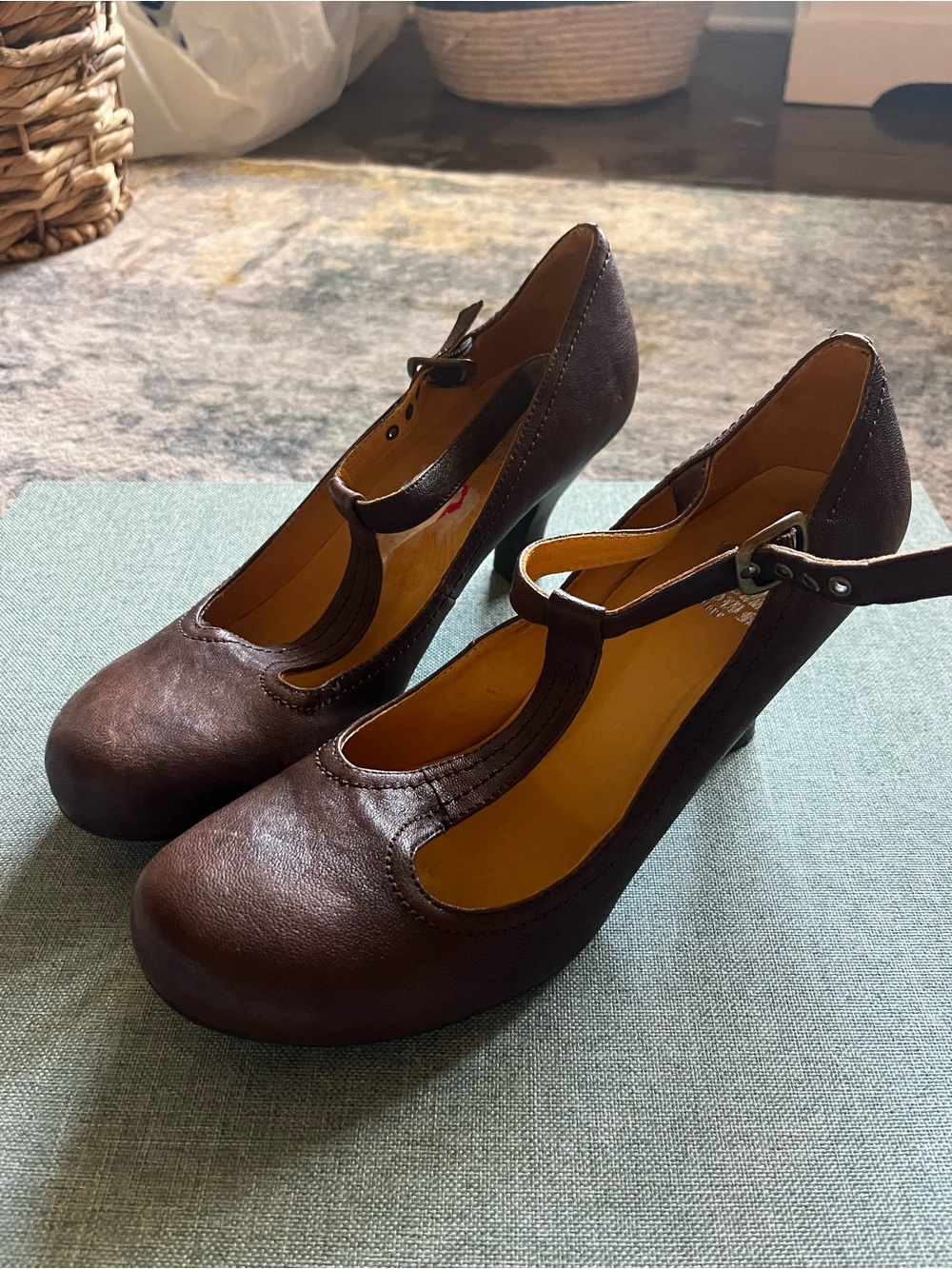 Crown Vintage Brown T-Strap Mary Jane Pumps Heels Retro Size 8.5